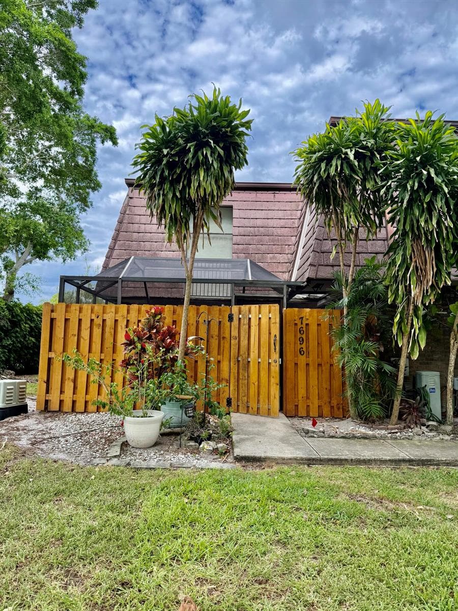 7696 Courtyard Run W, Boca Raton, FL 33433