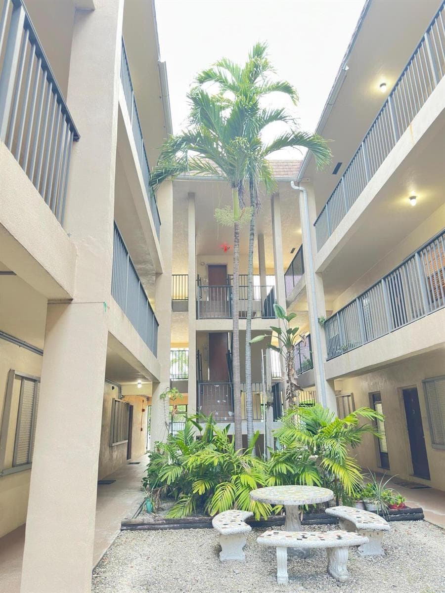 348 S Federal Highway # 10, Dania Beach, FL 33004 — zdjęcie 2