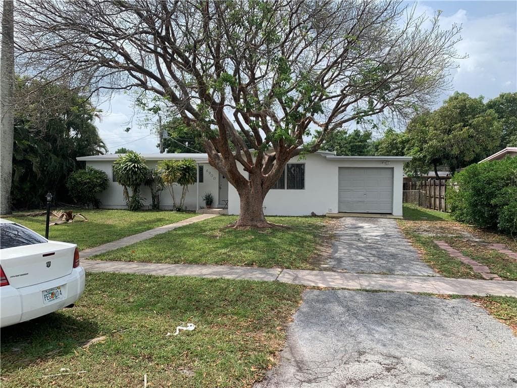 6900 NW 14th Court, Plantation, FL 33313
