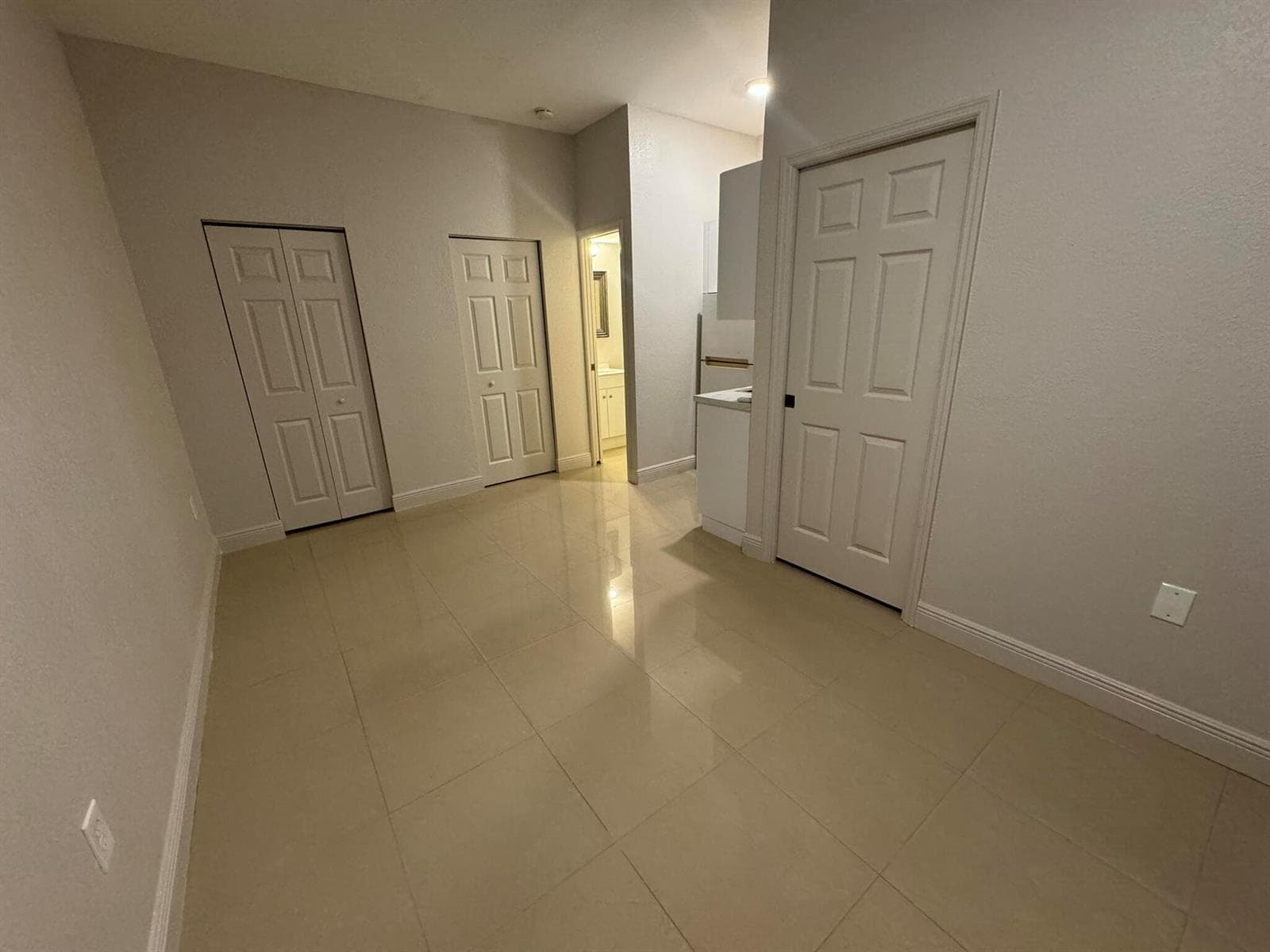 9033 NW 174th Street # Studio, Hialeah, FL 33018 — zdjęcie 4
