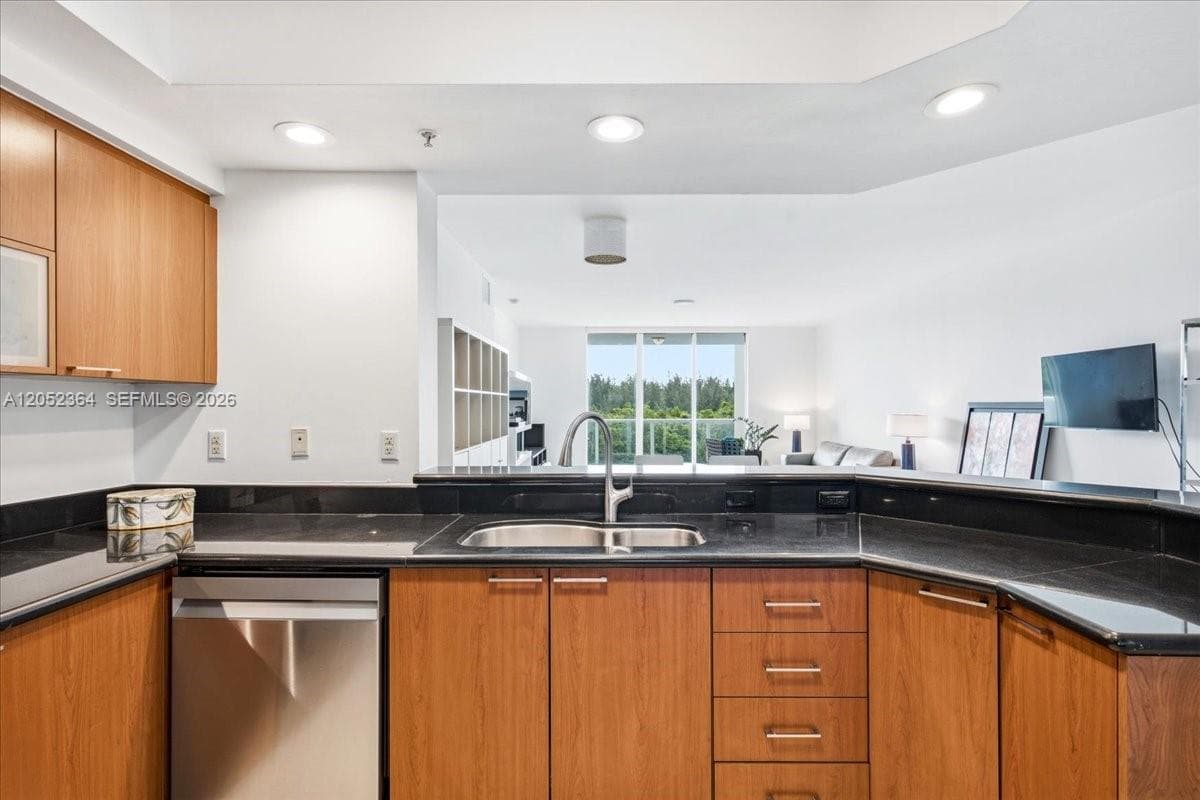 14951 Royal Oaks Ln # 402, North Miami, FL 33181 — zdjęcie 3