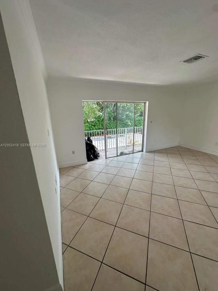 8601 SW 94th St # 207W, Miami, FL 33156