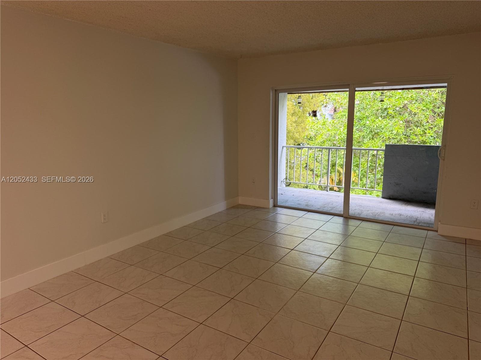 6095 W 18th Ave # S306, Hialeah, FL 33012 — zdjęcie 2