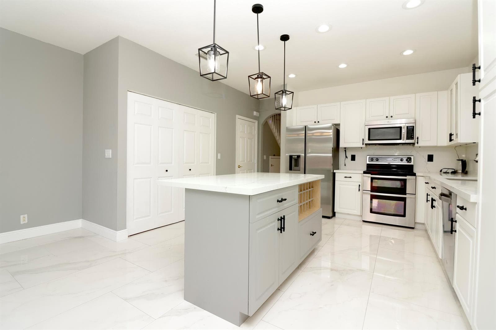 2952 NW 33RD Lane, Lauderdale Lakes, FL 33311 — zdjęcie 3