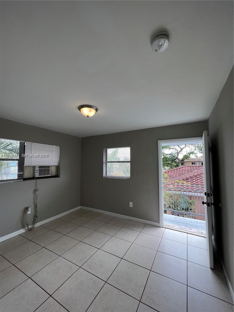 1286 NW 59th St, Miami, FL 33142 — zdjęcie 2