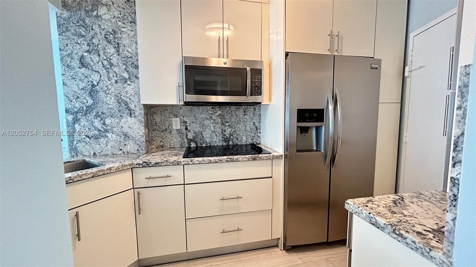 2899 Collins Ave # 724, Miami Beach, FL 33140 — zdjęcie 2