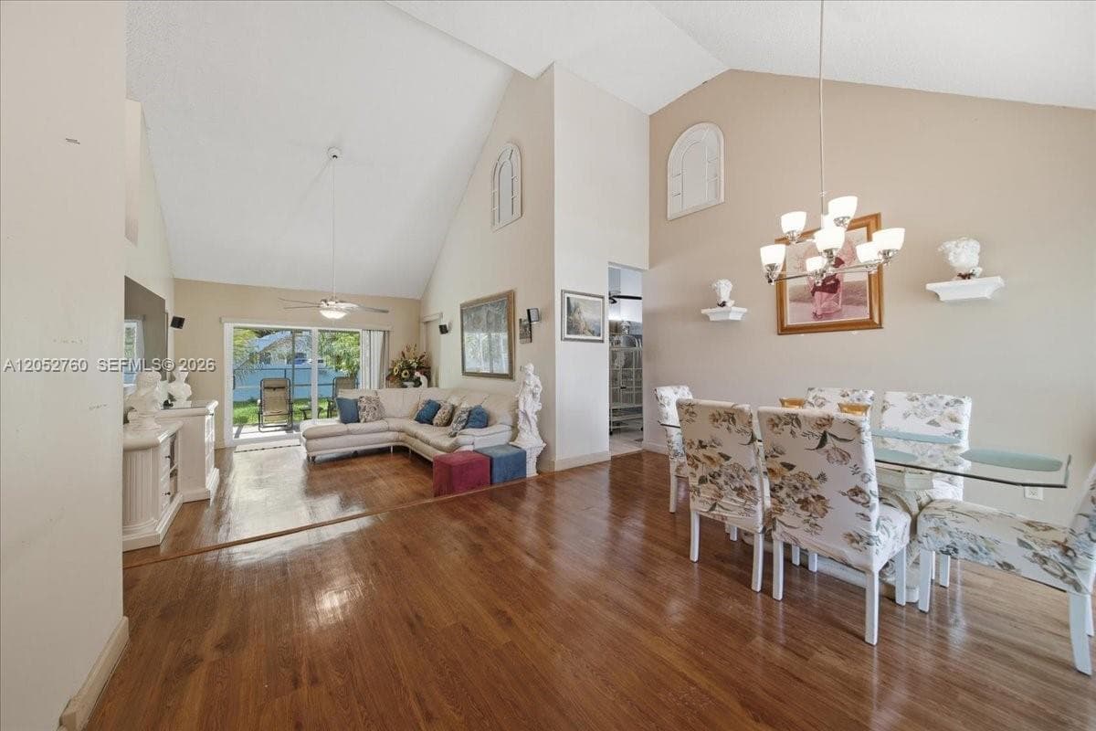 9050 Crescent Dr, Miramar, FL 33025 — zdjęcie 2