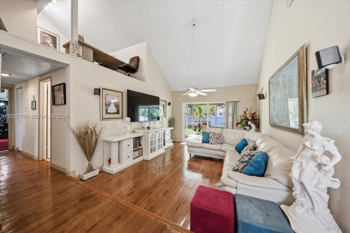 9050 Crescent Dr, Miramar, FL 33025 — zdjęcie 5