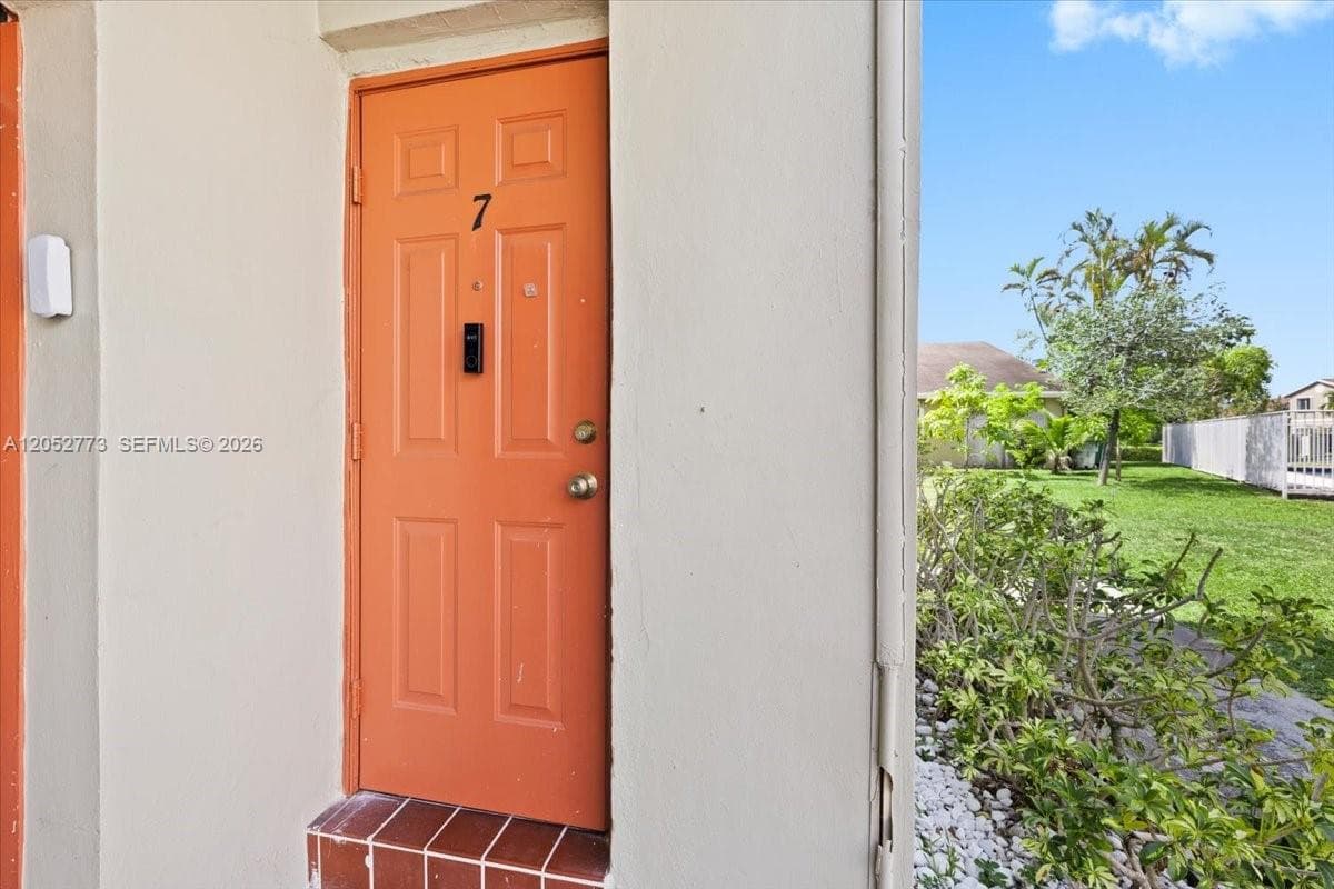 5850 NW 57th Ave # 7, Tamarac, FL 33319 — zdjęcie 2