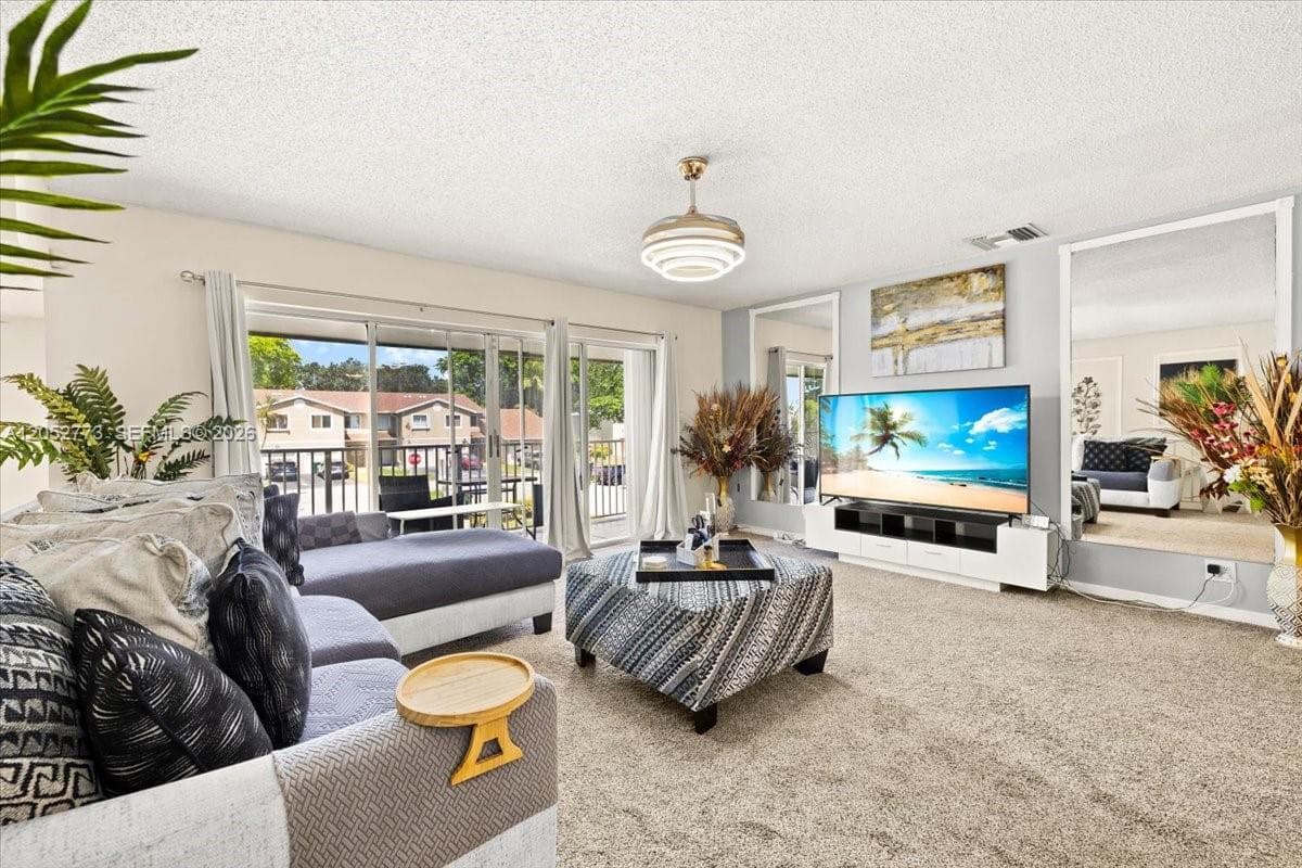 5850 NW 57th Ave # 7, Tamarac, FL 33319 — zdjęcie 5