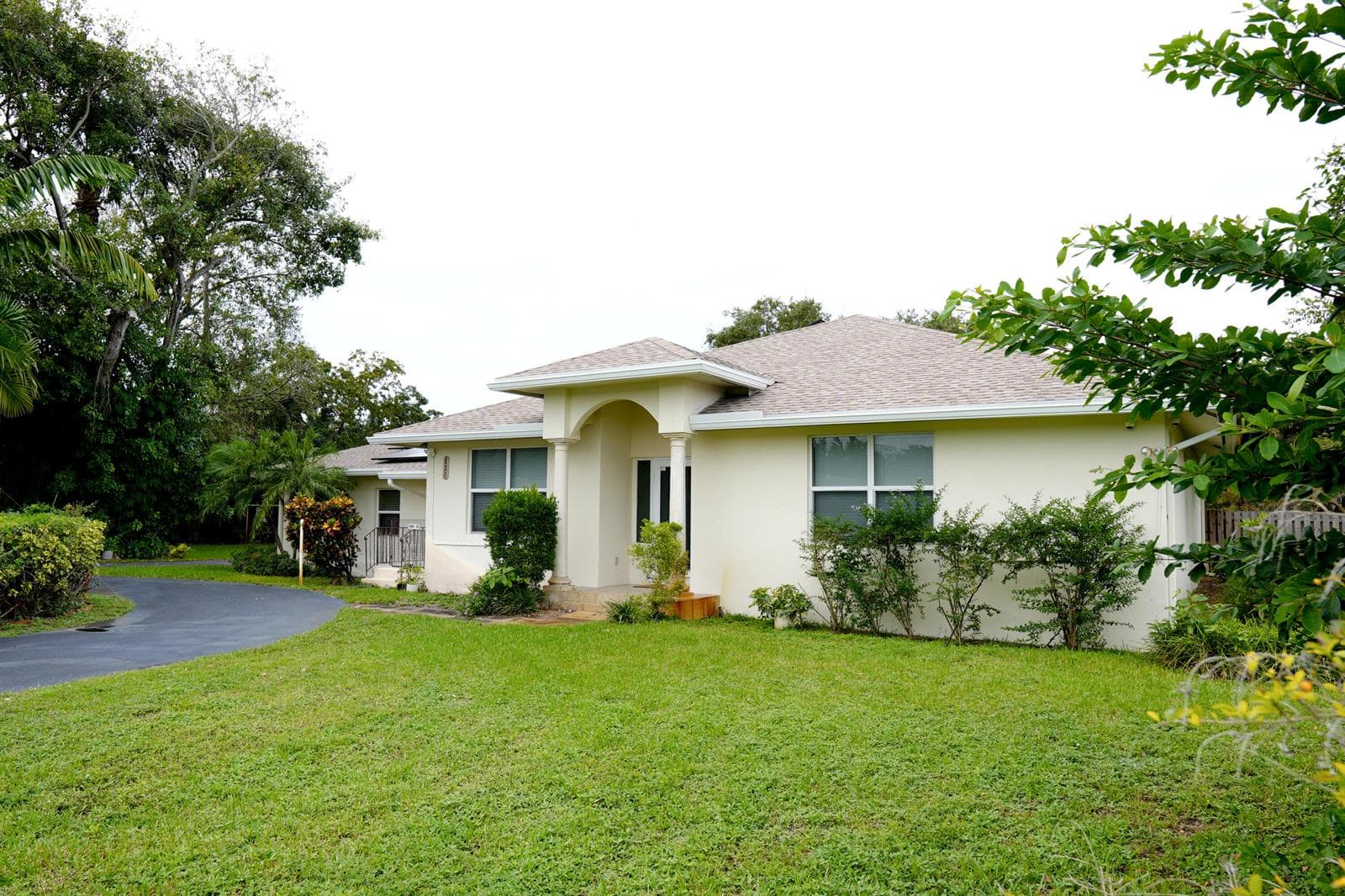 821 SW 13TH Court, Pompano Beach, FL 33060