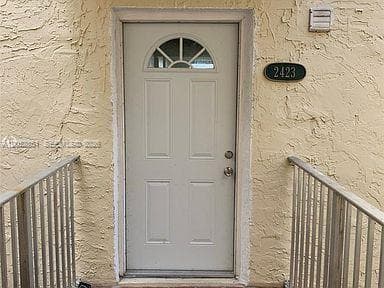 10000 NW 80th Ct # 2423, Hialeah Gardens, FL 33016