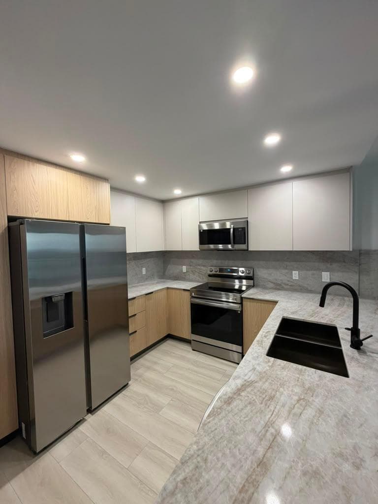 427 Golden Isles Drive # 12d, Hallandale Beach, FL 33009