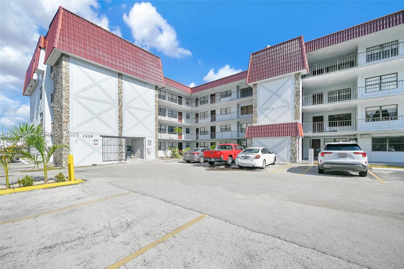 1335 W 68th St # 204, Hialeah, FL 33014 — zdjęcie 2