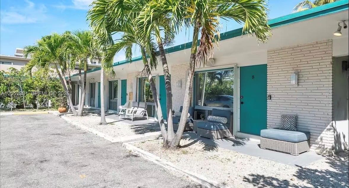333 Palm St, Hollywood, FL 33019