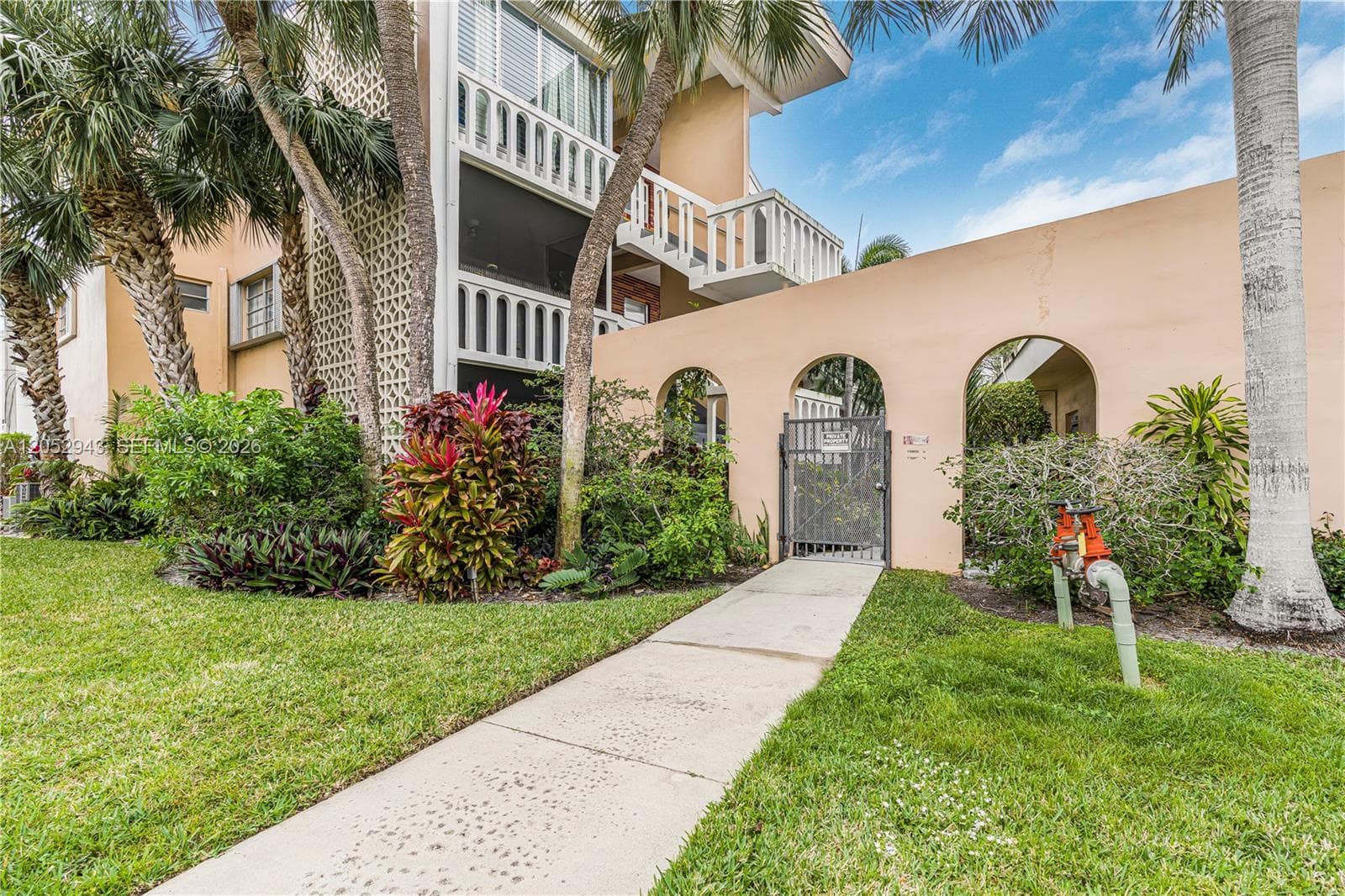 201 NE 14th Ave # 8C, Hallandale Beach, FL 33009 — zdjęcie 2