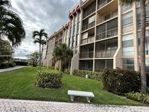 801 THREE ISLANDS Boulevard # 303, Hallandale Beach, FL 33009 — zdjęcie 3