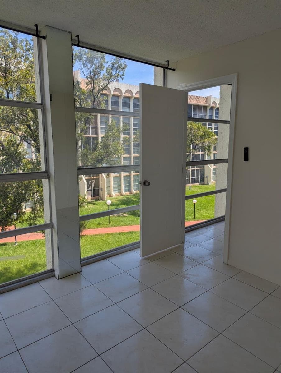 801 THREE ISLANDS Boulevard # 303, Hallandale Beach, FL 33009 — zdjęcie 5