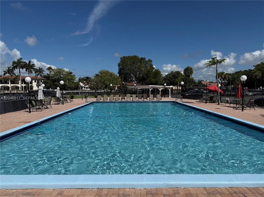 801 THREE ISLANDS Boulevard # 303, Hallandale Beach, FL 33009 — zdjęcie 4