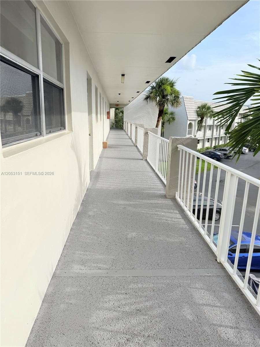8590 Sunrise Lakes Blvd # 309, Sunrise, FL 33322 — zdjęcie 2