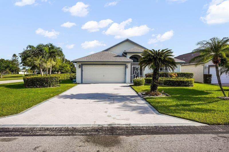 5025 Robino Circle, West Palm Beach, FL 33417