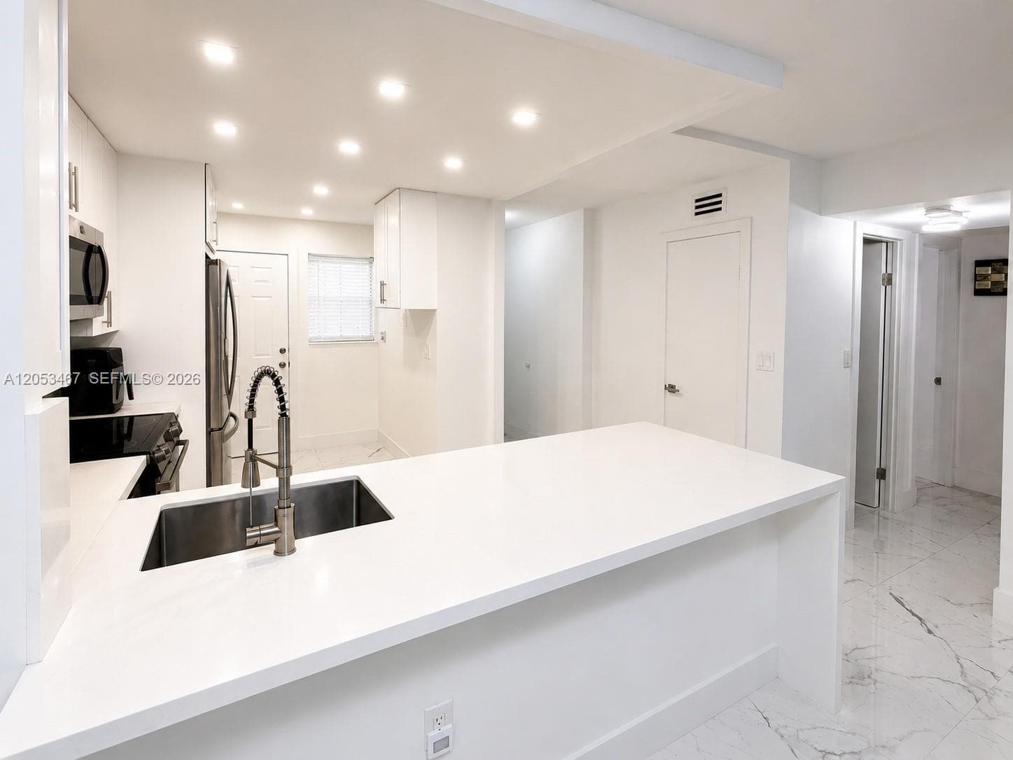 1750 NE 191st St # 605-1, Miami, FL 33179 — zdjęcie 3