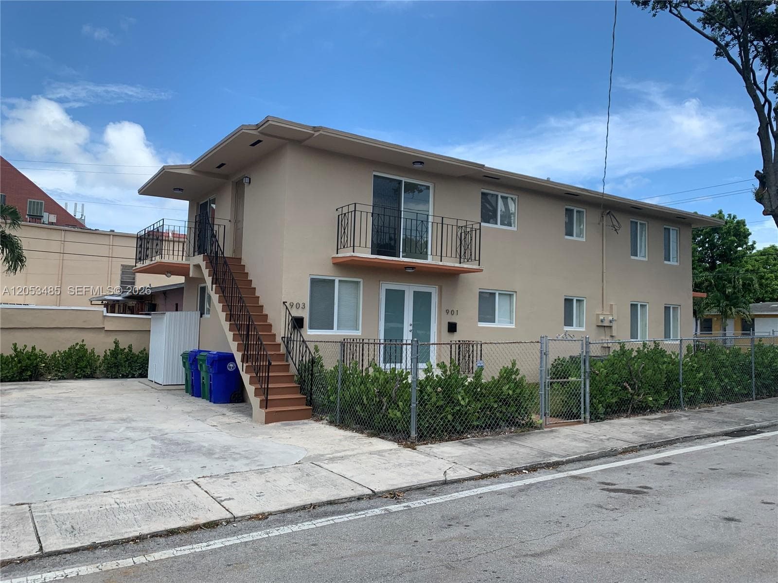 901 NW 22nd Ct, Miami, FL 33125 — zdjęcie 2