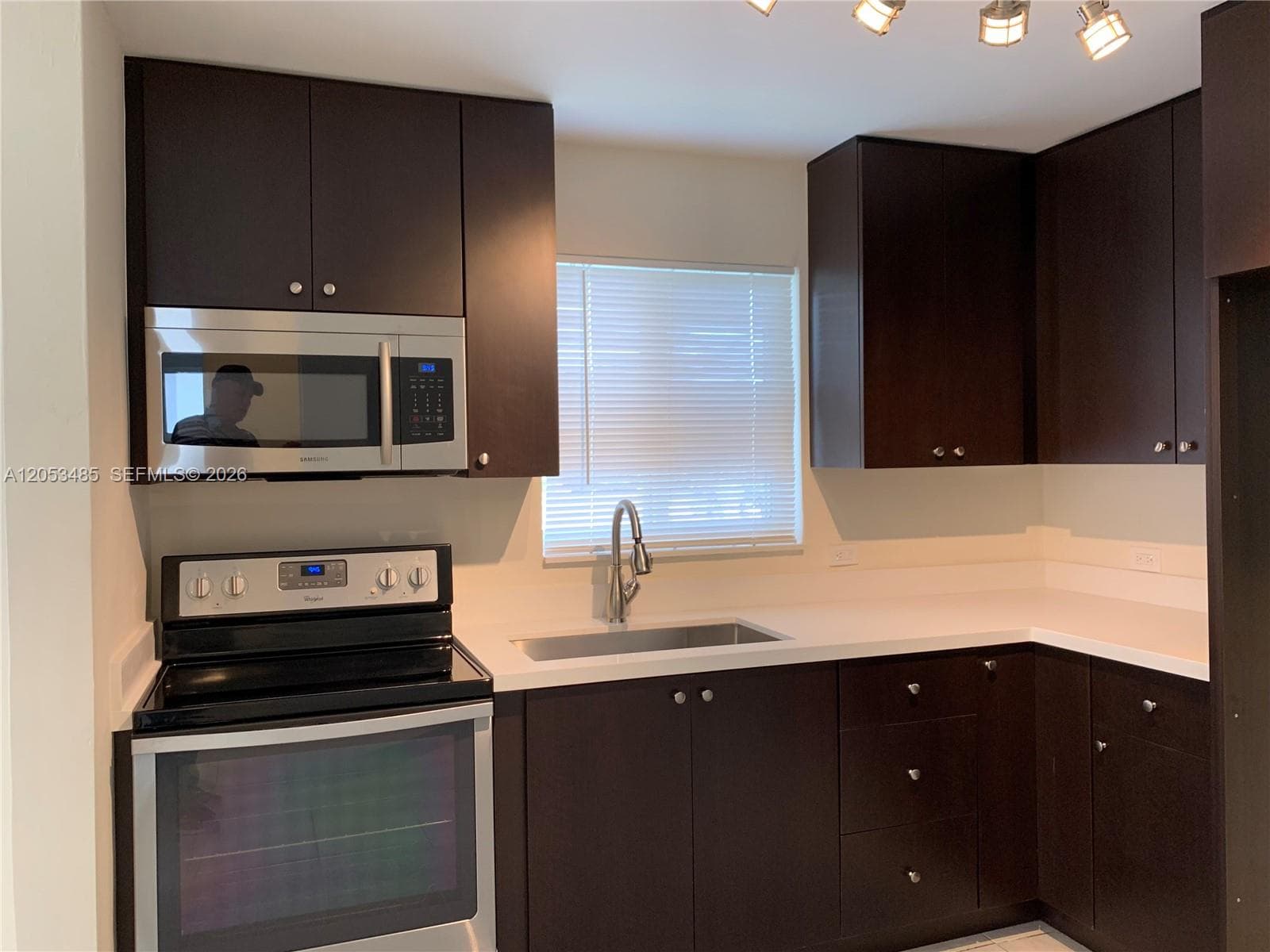 901 NW 22nd Ct, Miami, FL 33125 — zdjęcie 4