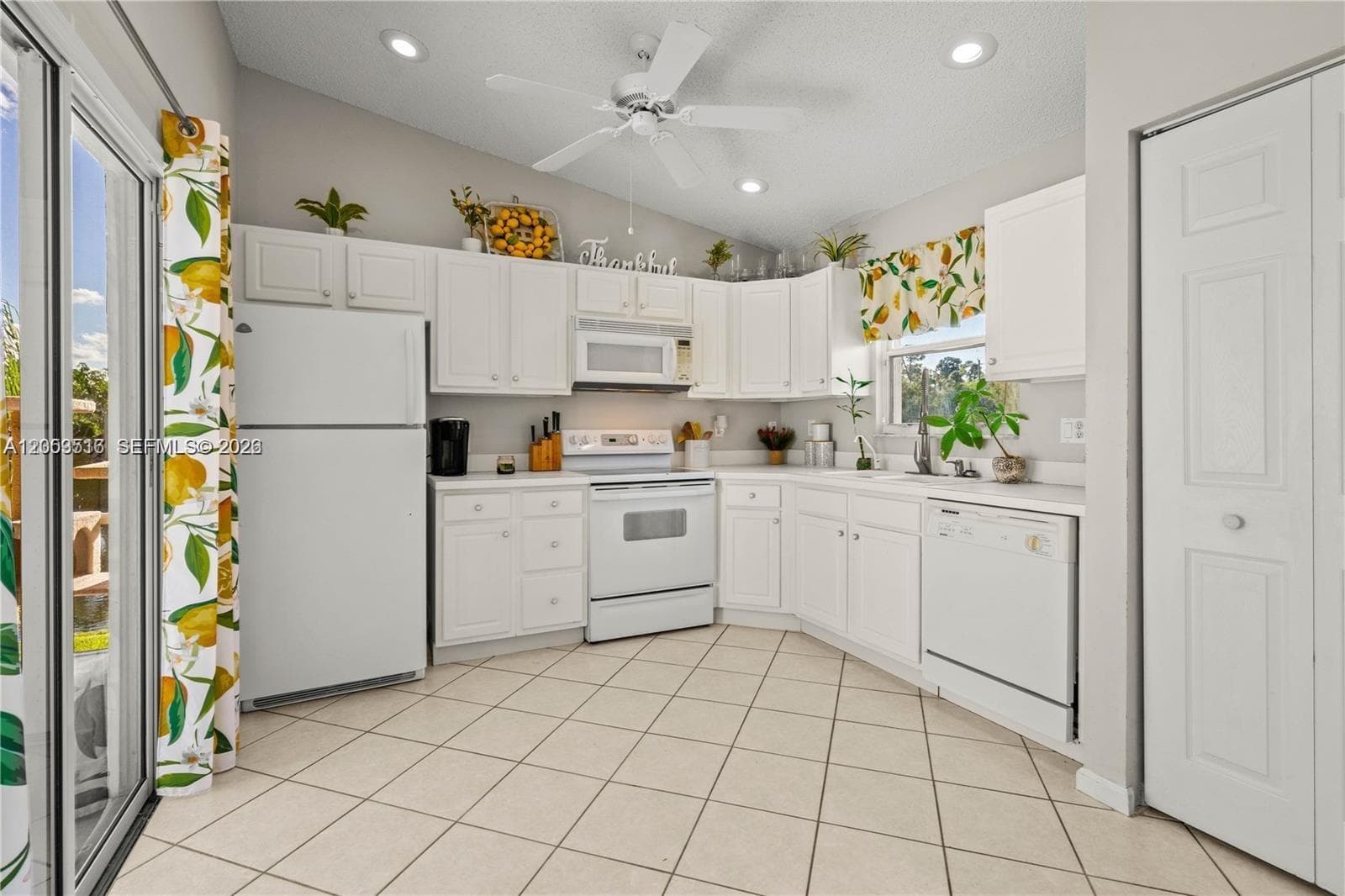112 Caribe Ct, Green Acres, FL 33413 — zdjęcie 4
