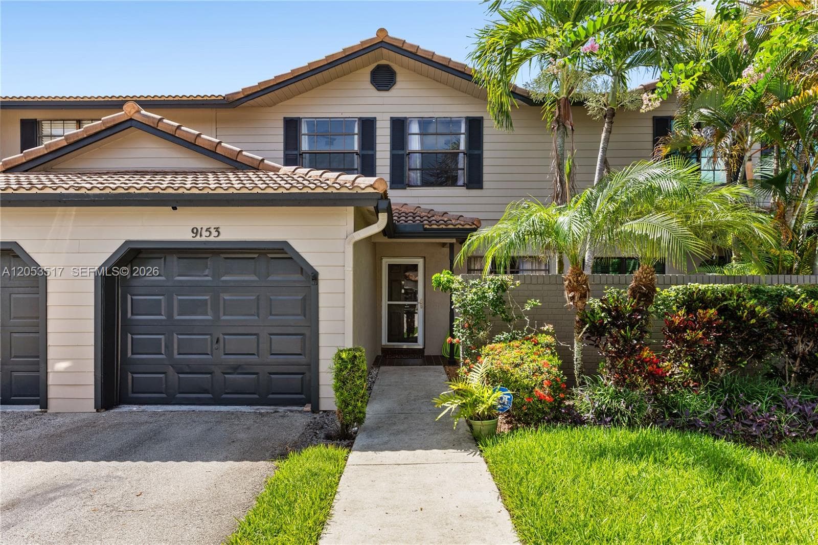 9153 Vineyard Lake Dr, Plantation, FL 33324