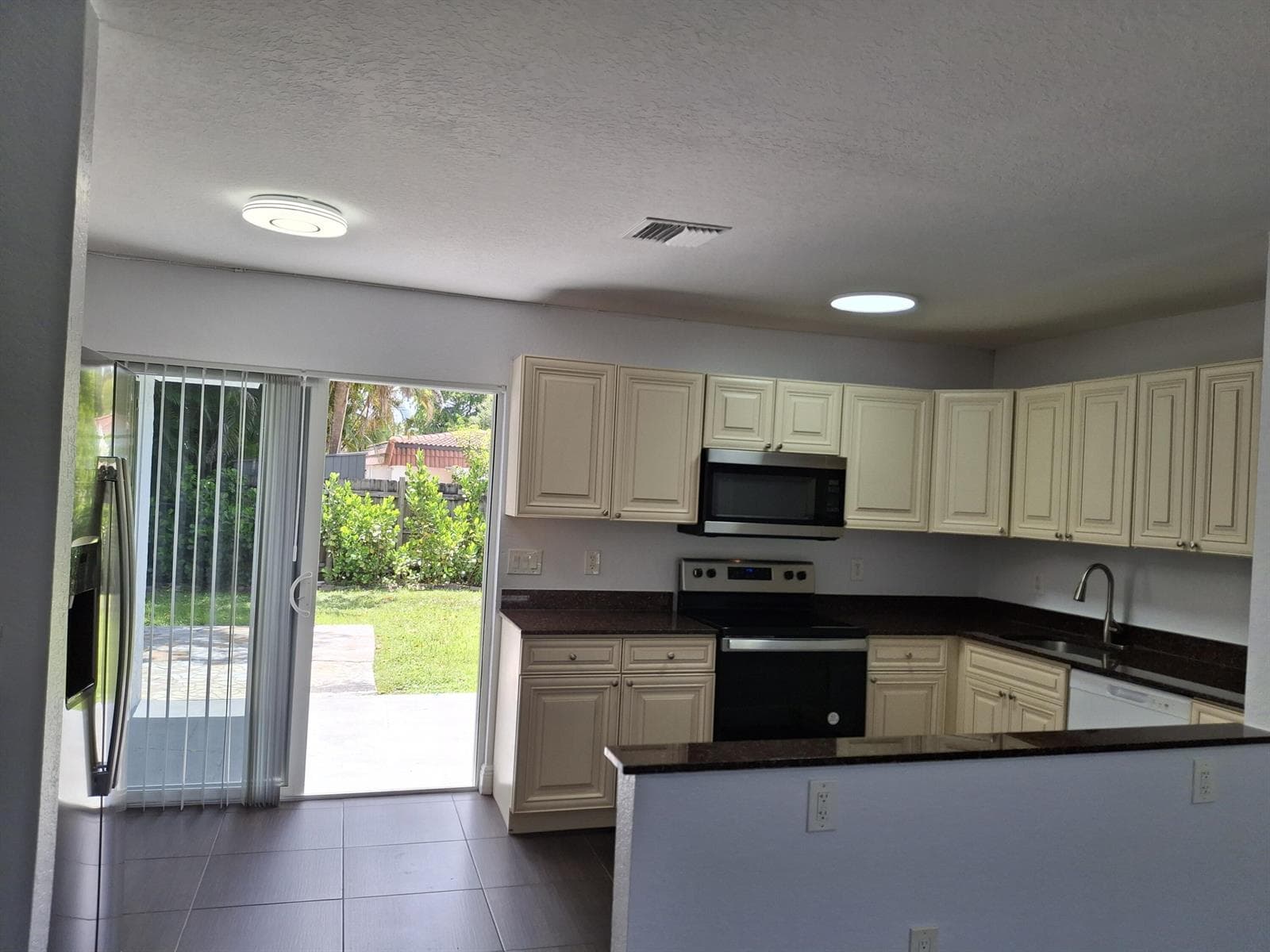 3731 NW 110TH Avenue NW # A-B, Coral Springs, FL 33065 — zdjęcie 2
