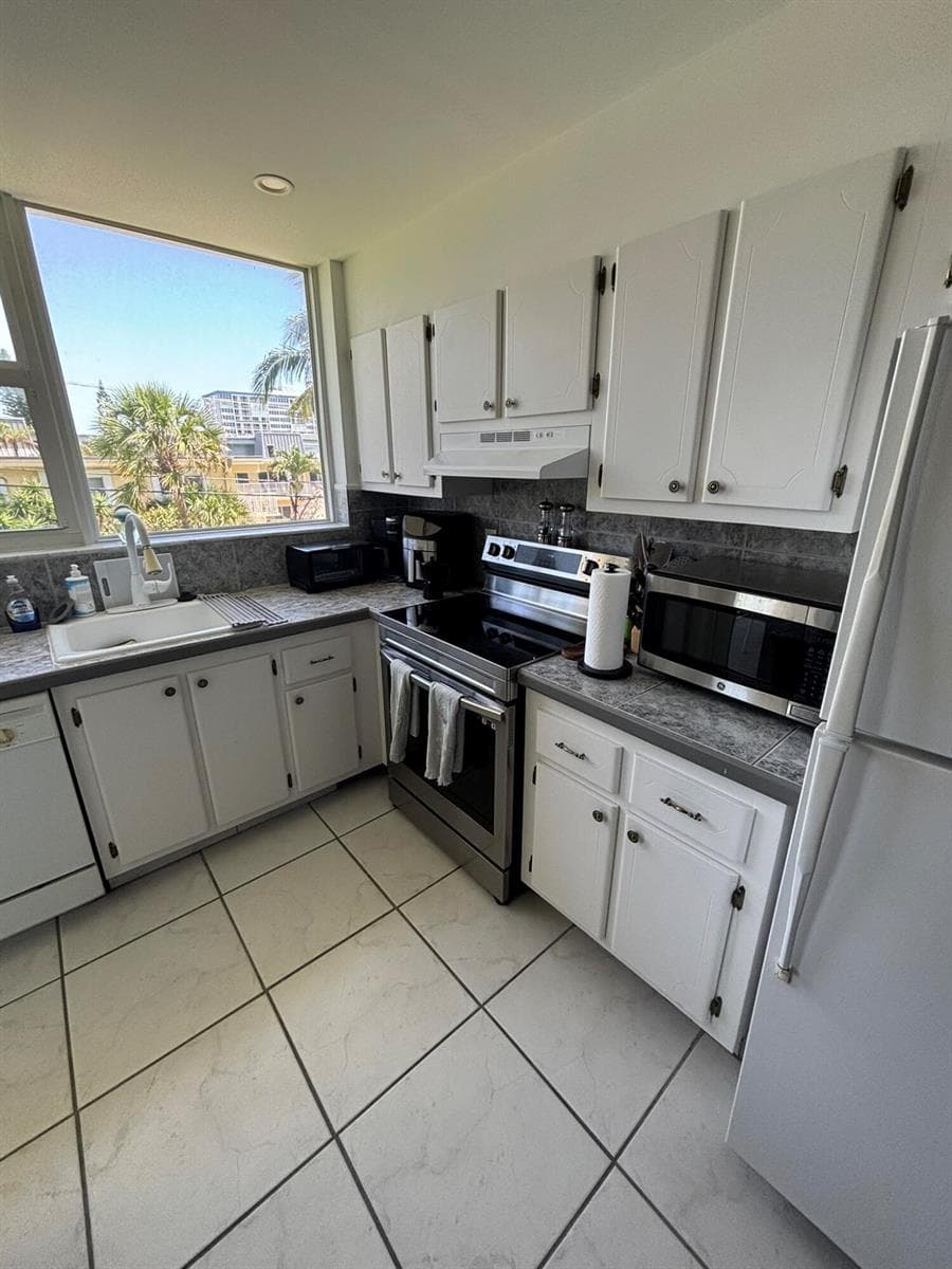 1238 HILLSBORO MILE # 210, Hillsboro Beach, FL 33062 — zdjęcie 2