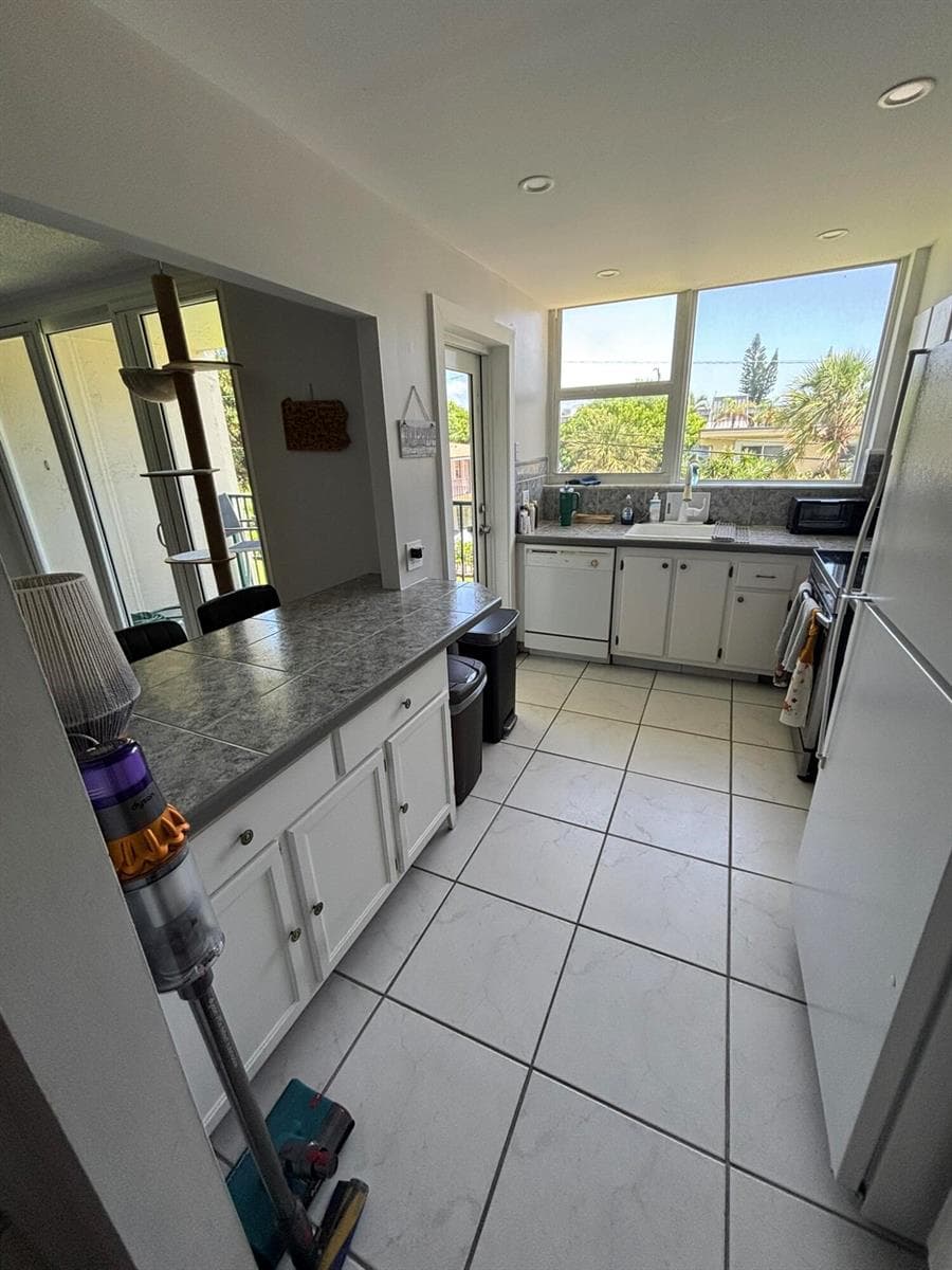 1238 HILLSBORO MILE # 210, Hillsboro Beach, FL 33062