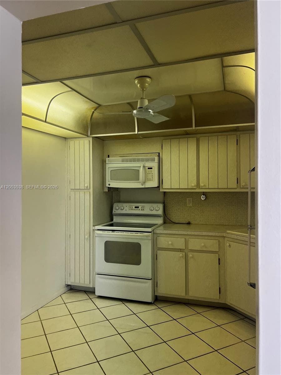 2750 NE 183rd St # 807, Aventura, FL 33160 — zdjęcie 5