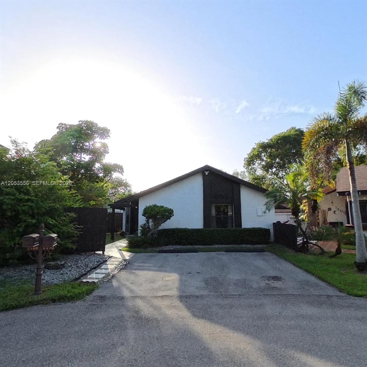1490 Flamingo Ct, Pembroke Pines, FL 33026 — zdjęcie 2