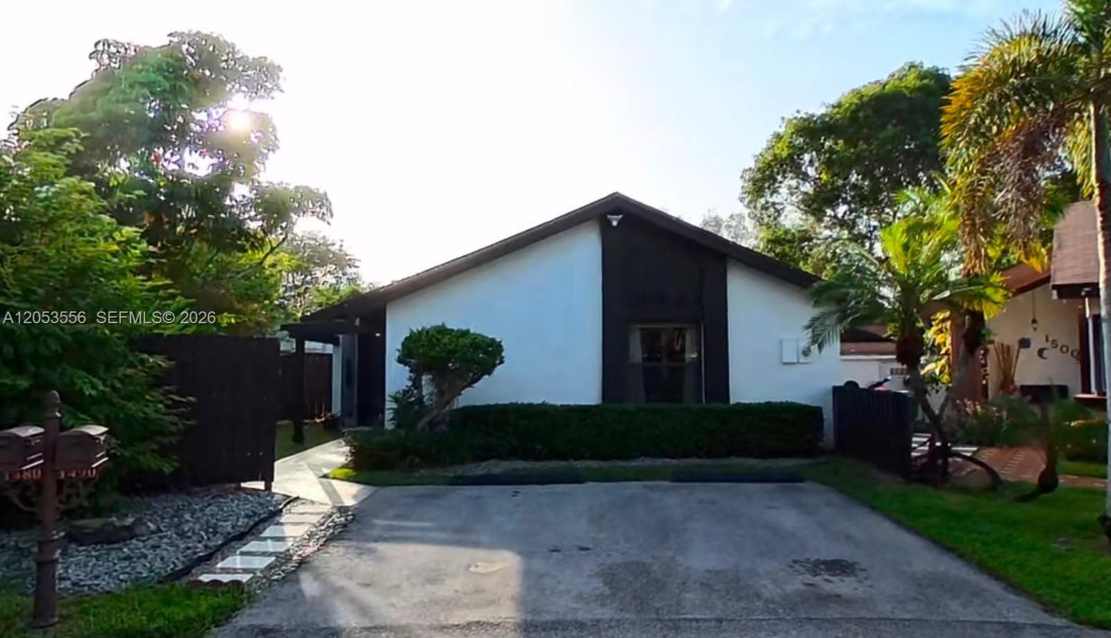 1490 Flamingo Ct, Pembroke Pines, FL 33026