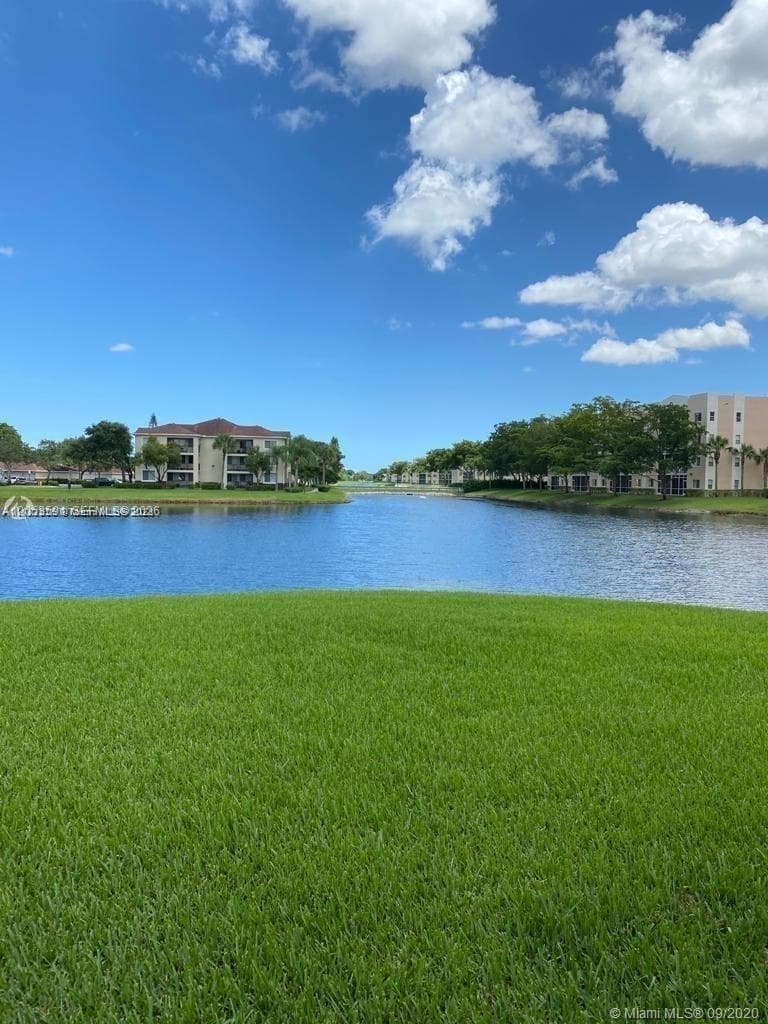 7980 N Nob Hill Rd # 102, Tamarac, FL 33321 — zdjęcie 2