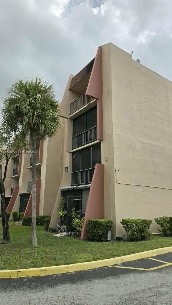 13707 Kendale Lakes Cir # PH11, Miami, FL 33183
