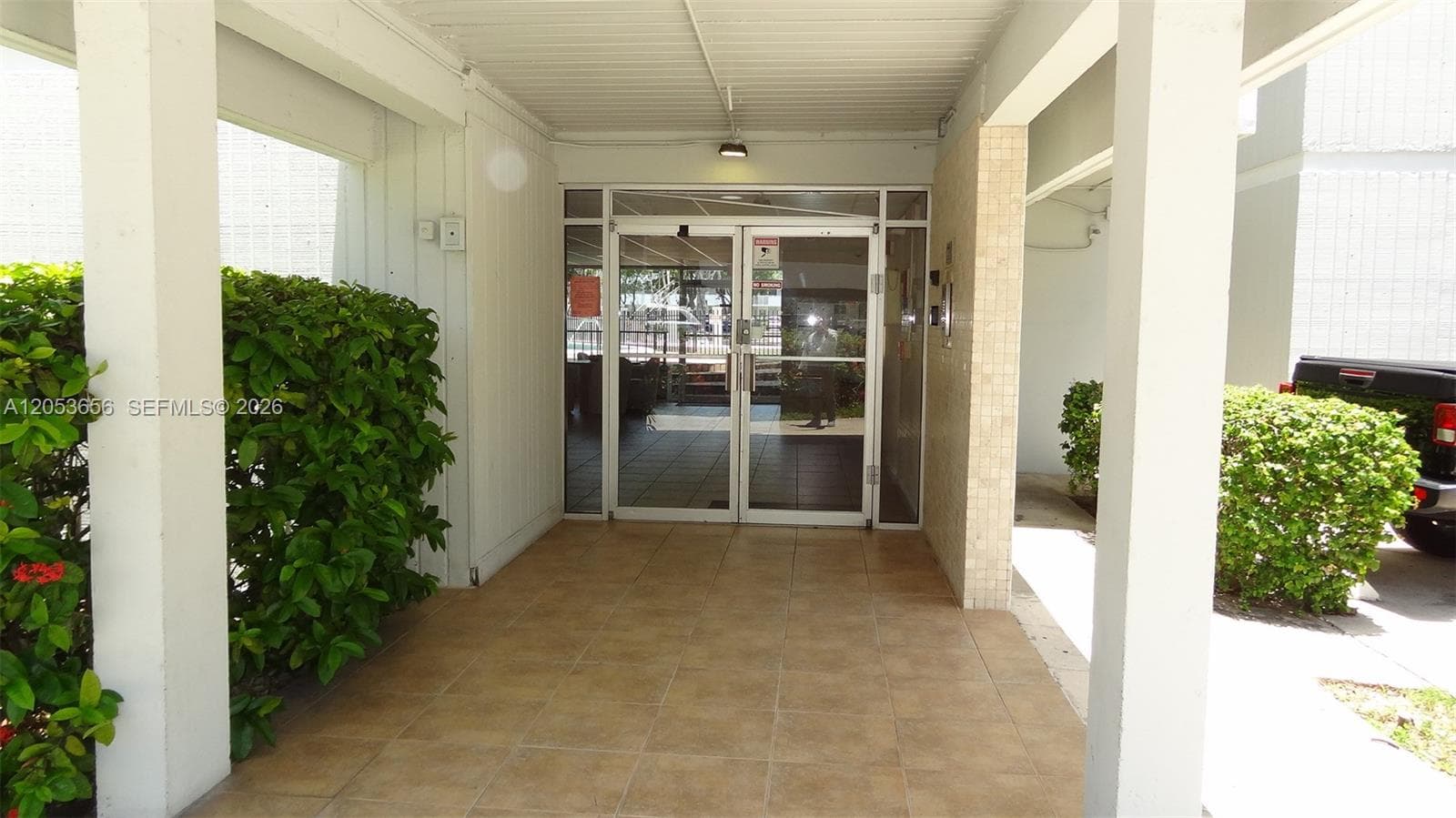3527 NE 168th St # 407, North Miami Beach, FL 33160 — zdjęcie 2