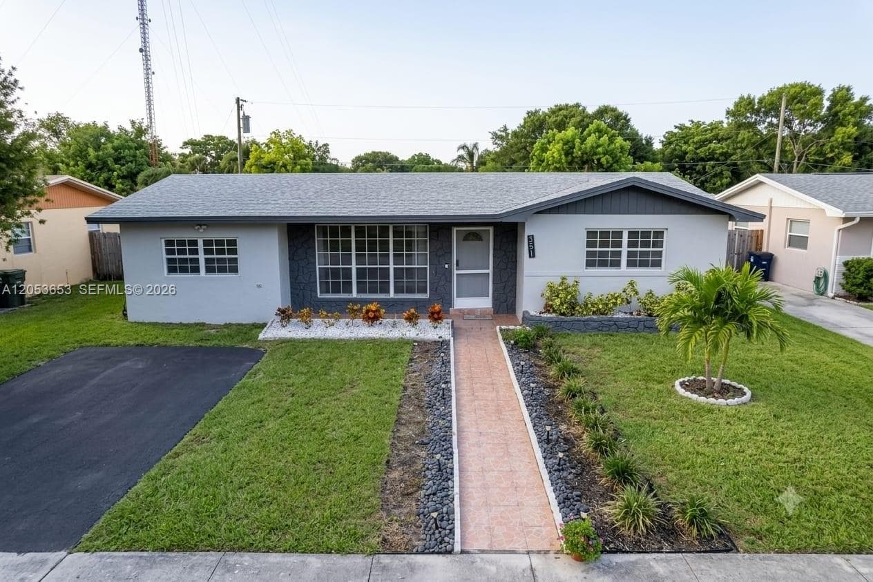 351 NW 206th Ter, Miami Gardens, FL 33169