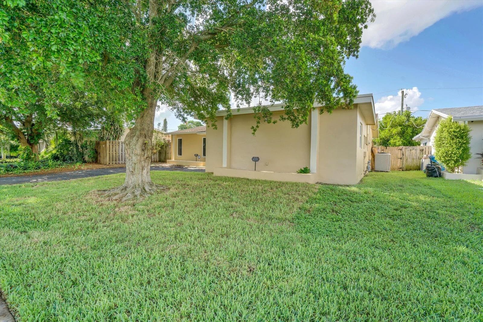 10270 NW 24TH Court, Sunrise, FL 33322 — zdjęcie 3