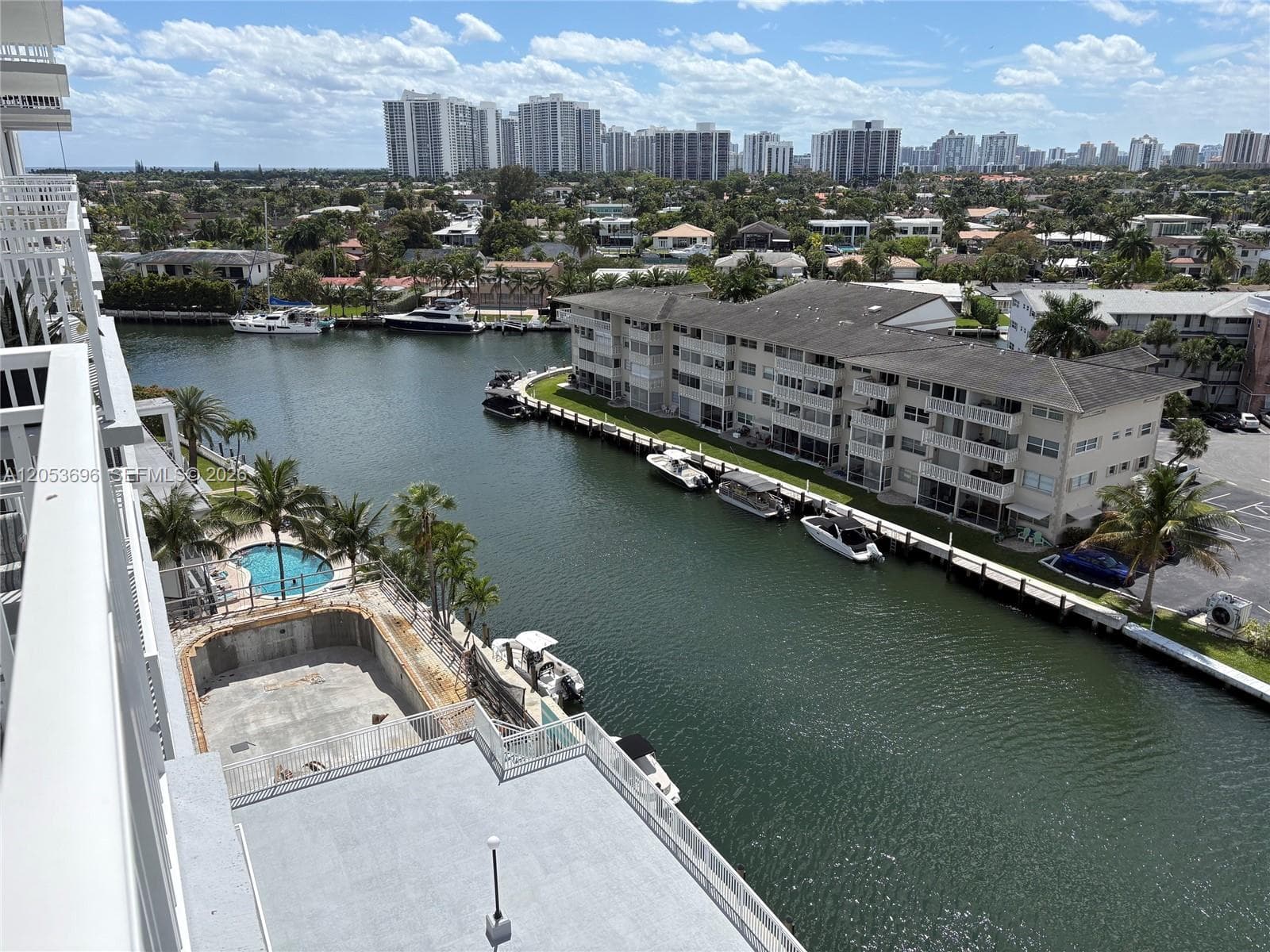 427 Golden Isles Dr # 10D, Hallandale Beach, FL 33009 — zdjęcie 2
