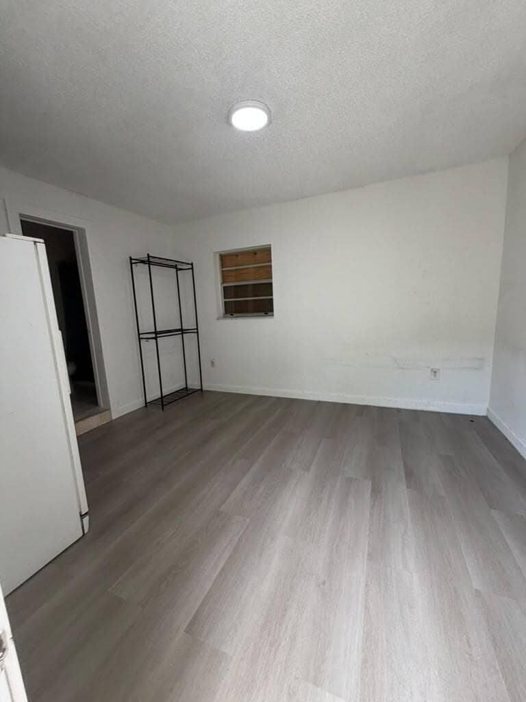 2137 NW 1st Terrace # #R, Miami, FL 33125 — zdjęcie 3