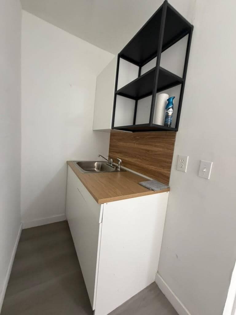 2137 NW 1st Terrace # #R, Miami, FL 33125 — zdjęcie 4
