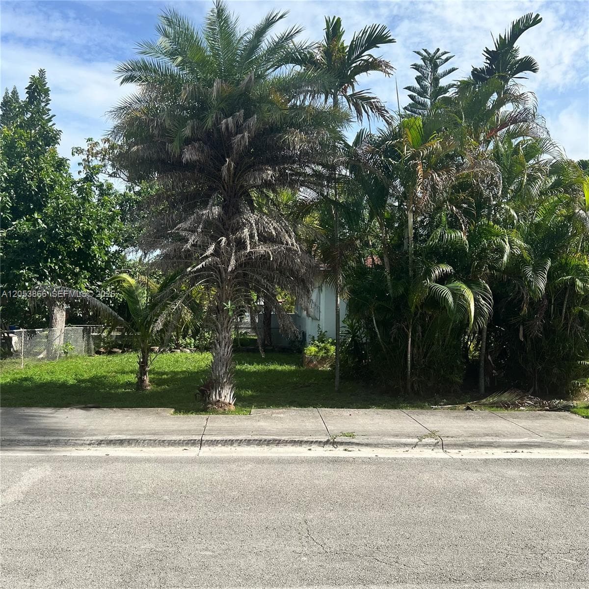 1760 NE 160th St, North Miami Beach, FL 33162 — zdjęcie 2