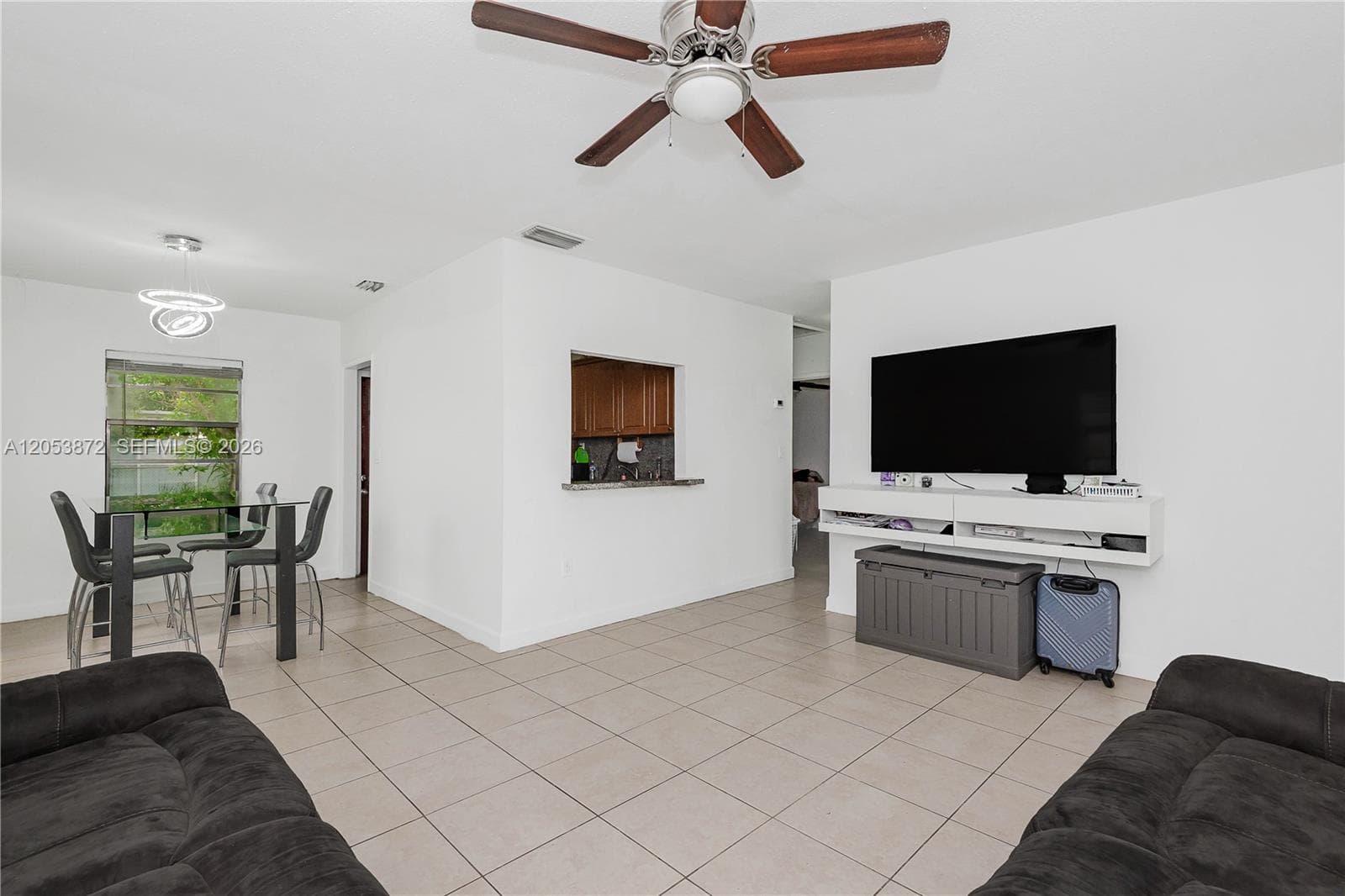 681 NE 1st Pl, Hialeah, FL 33010 — zdjęcie 2