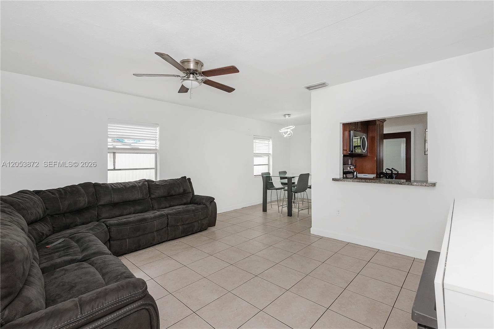 681 NE 1st Pl, Hialeah, FL 33010 — zdjęcie 3