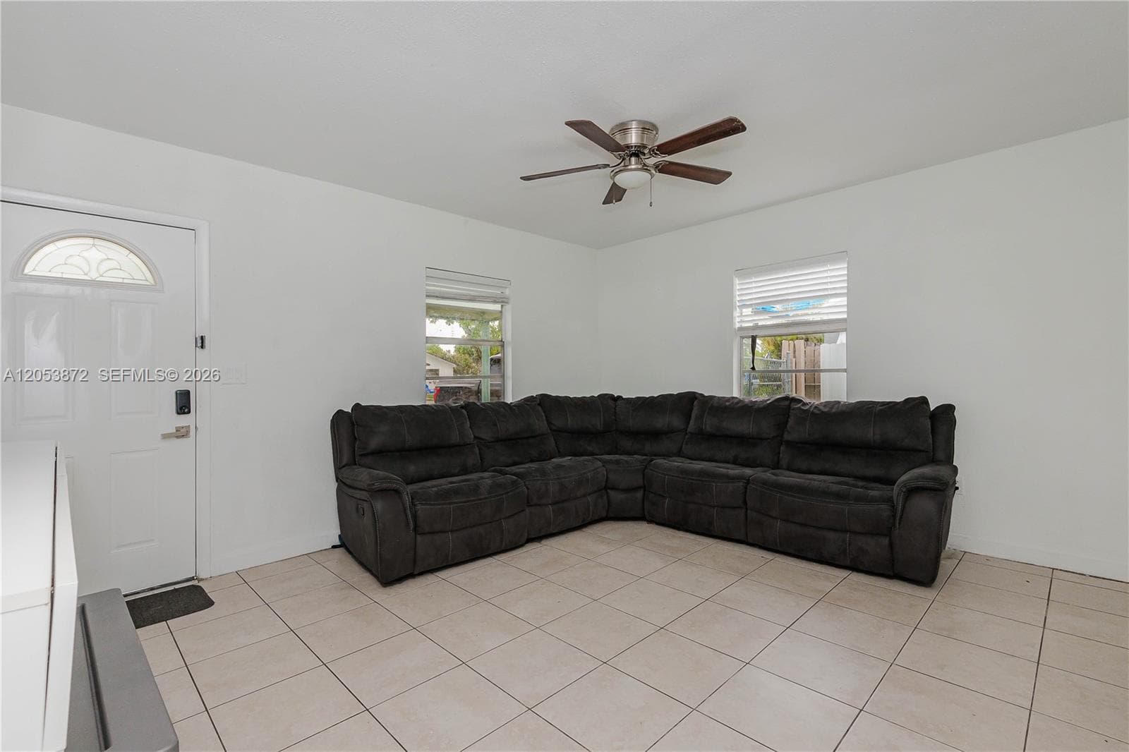 681 NE 1st Pl, Hialeah, FL 33010 — zdjęcie 4