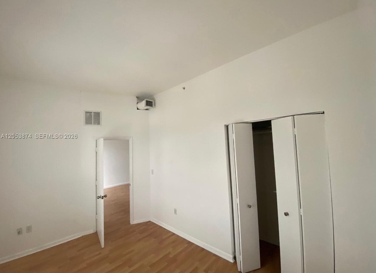 10 SW South River Dr # 802, Miami, FL 33130 — zdjęcie 2