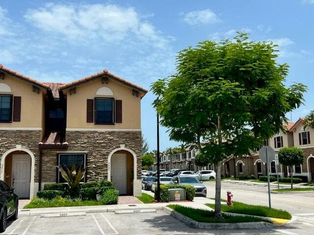 9207 W 33rd Lane, Hialeah, FL 33018 — zdjęcie 2